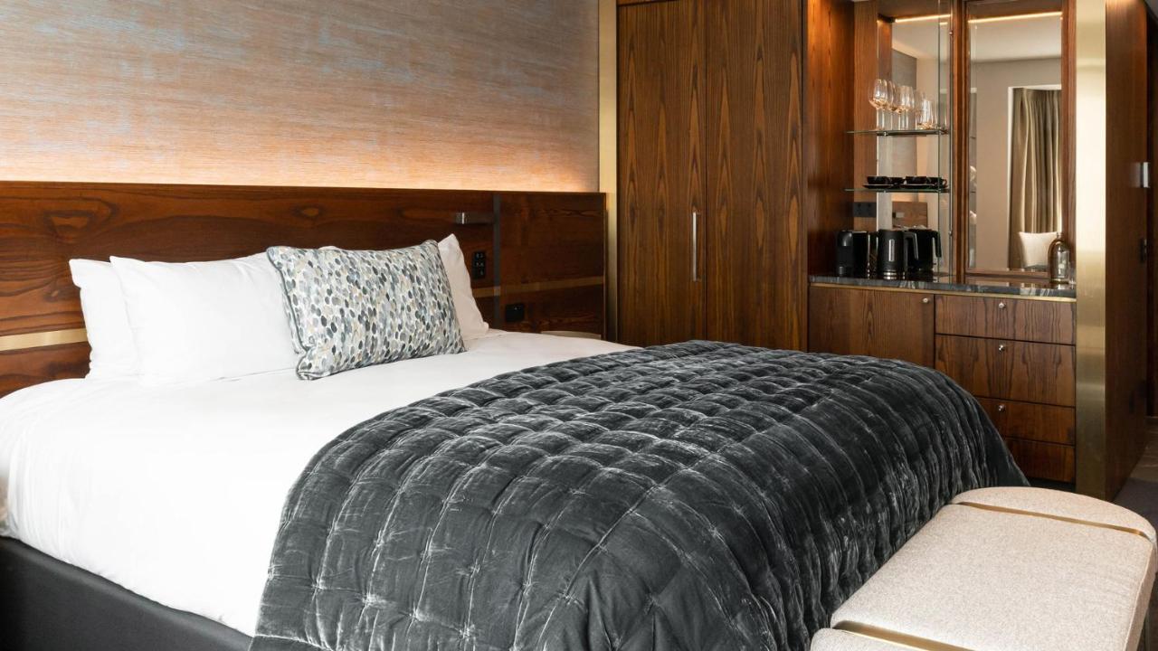 Horizon By Skycity أوكلاند المظهر الخارجي الصورة A bed with a throw