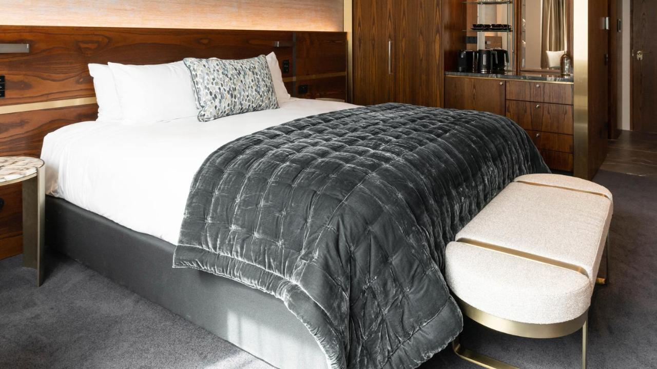 Horizon By Skycity أوكلاند المظهر الخارجي الصورة A bed with a throw
