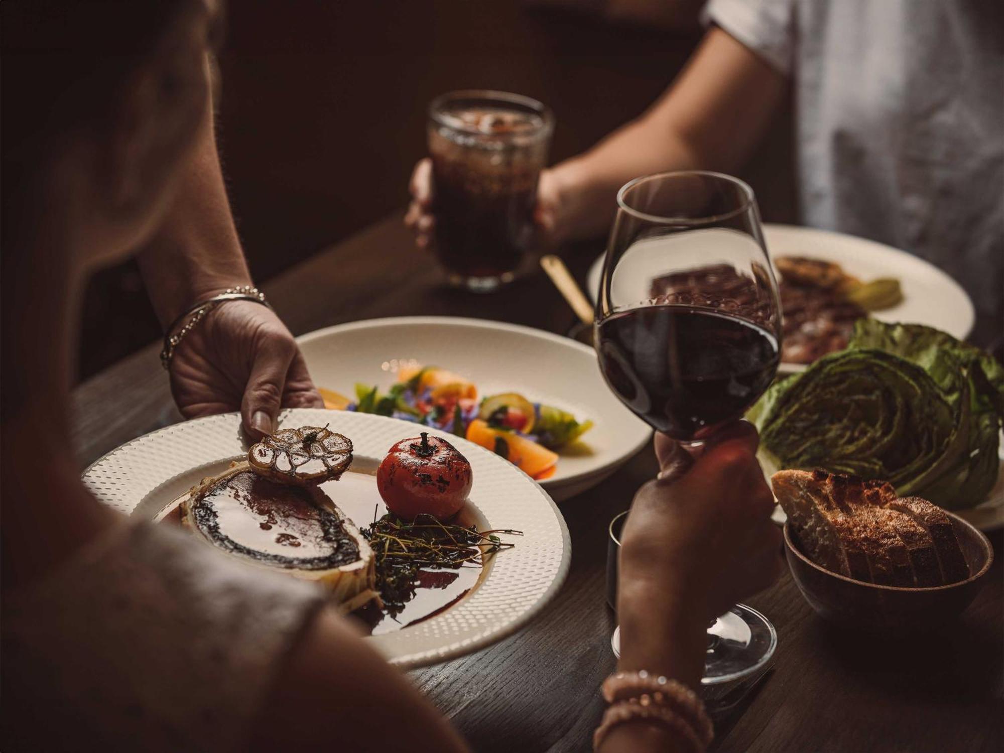 Horizon By Skycity أوكلاند المظهر الخارجي الصورة A meal at a restaurant