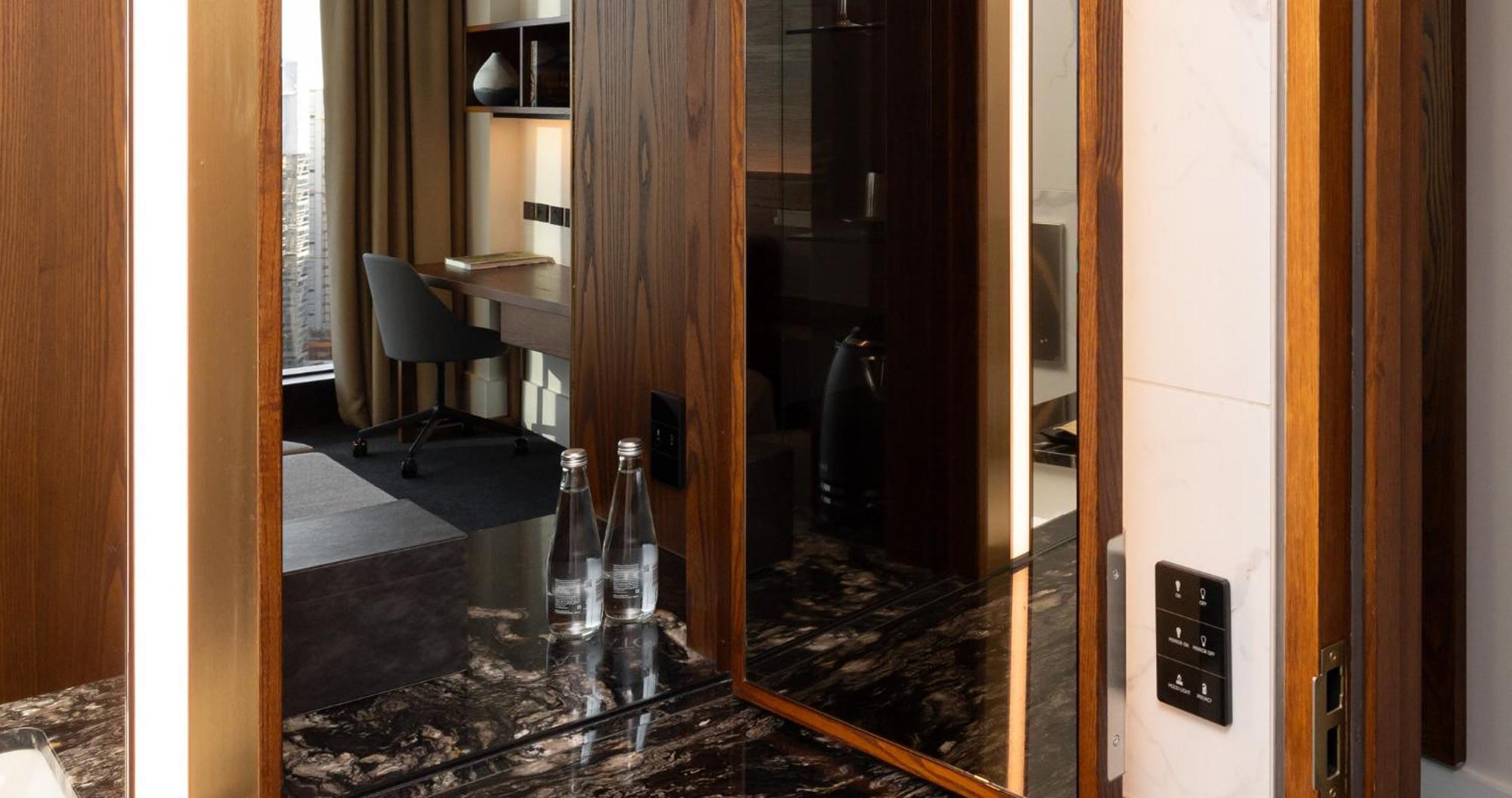 Horizon By Skycity أوكلاند المظهر الخارجي الصورة A mirror in a hotel room