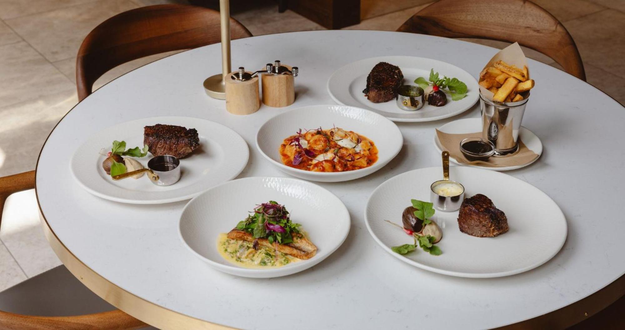 Horizon By Skycity أوكلاند المظهر الخارجي الصورة Dishes at the restaurant